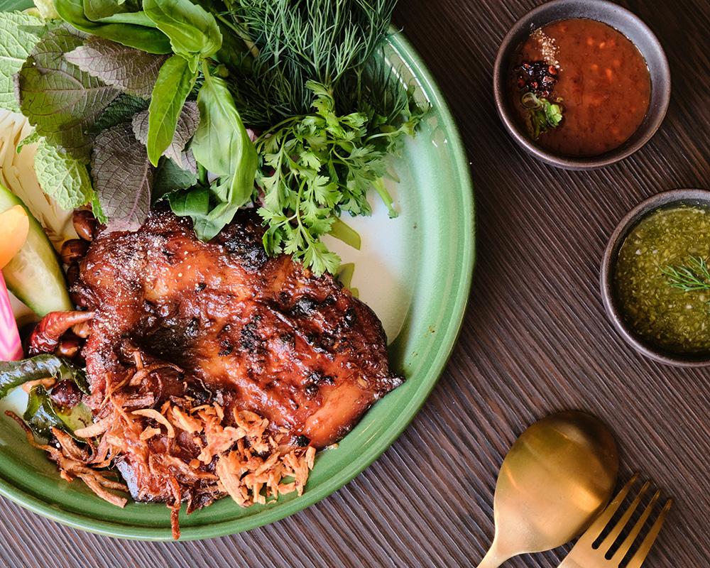 異文化の味を、どう伝えるか。タイの味を追い続けるフランス人シェフの冒険