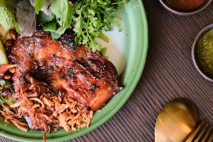異文化の味を、どう伝えるか。タイの味を追い続けるフランス人シェフの冒険