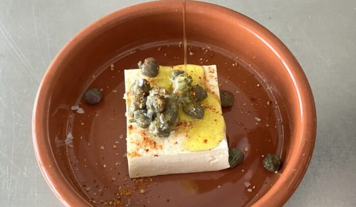 小さな豆腐を、多少気を遣いながら準備すると