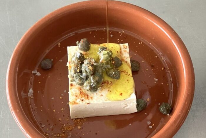 小さな豆腐を、多少気を遣いながら準備すると